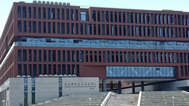 小型继电器尺寸选择：关键因素与适用场景分析